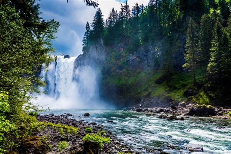 What is the Snoqualmie Falls Park?