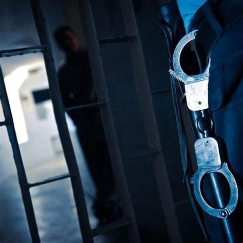 What Does A Jailer Do