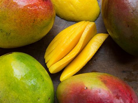 What Does a Ripe Mango Look Like: Tips for Identifying Perfectly Ripened Mangos