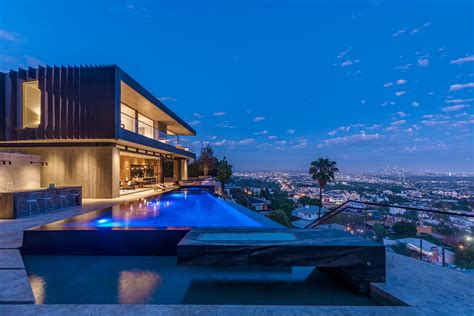 What Is A Mansion