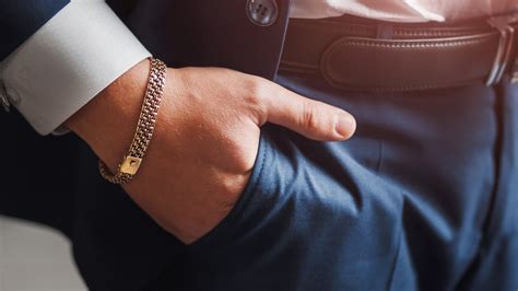 What Men Should Know About Jewelry Shopping
