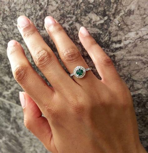 What Should You Know About Purchasing An Emerald Ring
