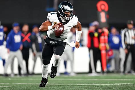 Touchdown Time: Eagles Take the Field Today – Keep Track of What Time They Play!