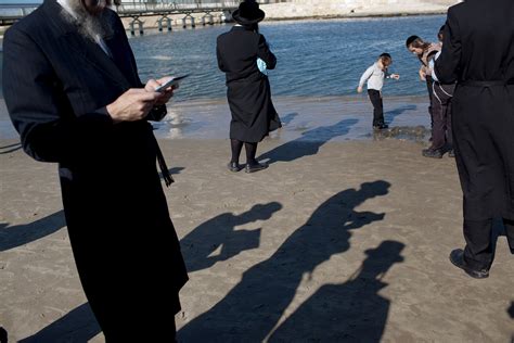 When is Yom Kippur 2012? Find out the exact time for this solemn Jewish holiday.