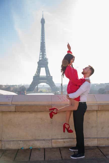 What To Expect Eiffel Tower Photoshoot