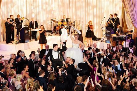 What a live band offers a wedding night