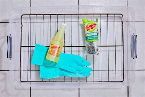 What not to use when cleaning an oven rack