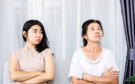 The Burden of Expectation: How to Navigate When Aging Parents Place Too Much Responsibility on You