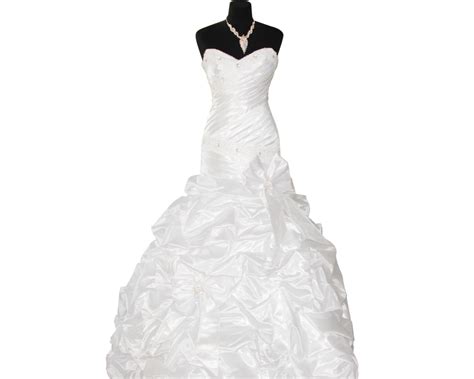 When should I buy my nuptial dress?