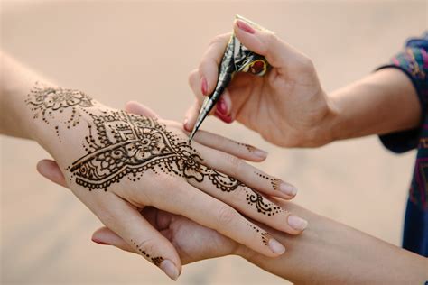 75+ Henna Tattoos That Will Get Your Creative Juices Flowing