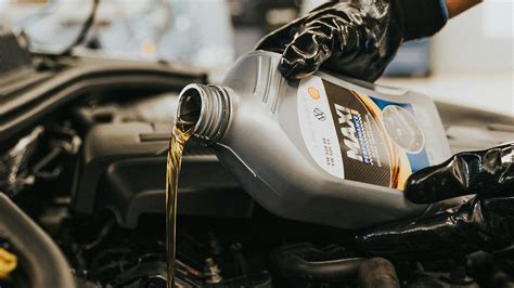 Where To Put Oil In Car