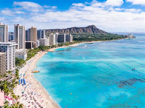 Which Hawaiian Island Has Waikiki Beach