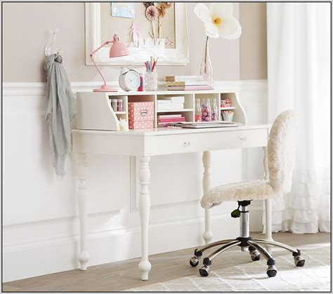 create a little desk area for my girls, especially with school starting. It's a great little