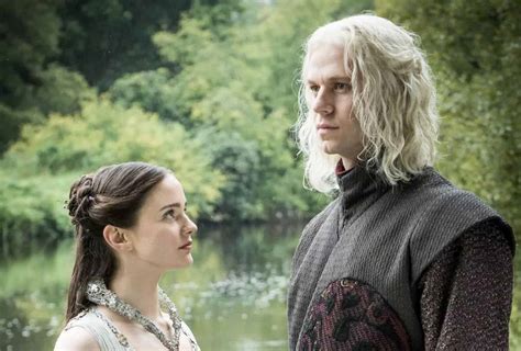 The Intriguing Lineage of a Westerosi Hero: Unveiling Jon Snow's Parentage