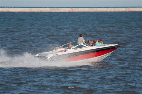 Who try speedboating