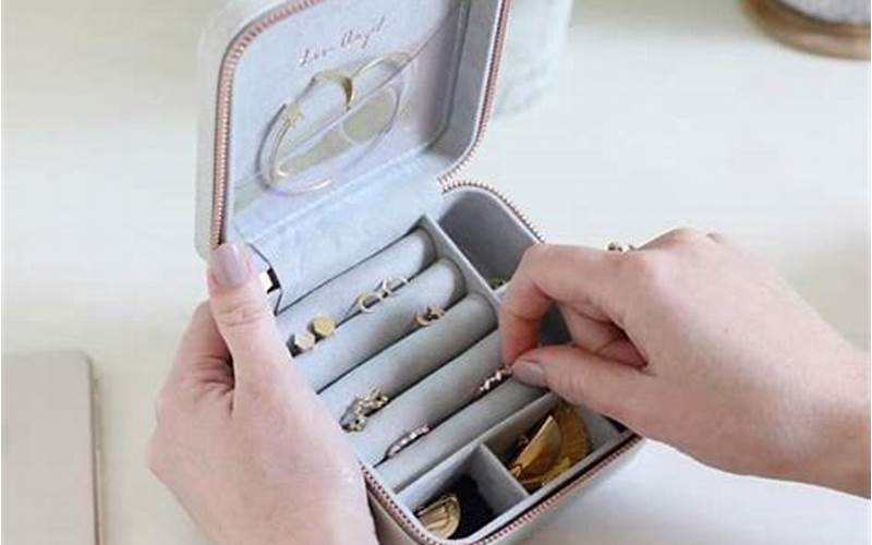 Why Do You Need A Travel Jewelry Case