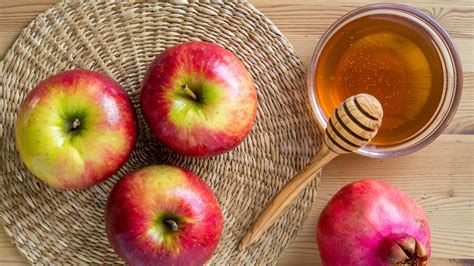 Discover the Symbolic Significance: Why Apples Hold a Central Role on Rosh Hashanah