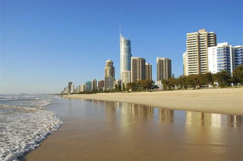 Why Are So Many Drawn To Surfers Paradise?