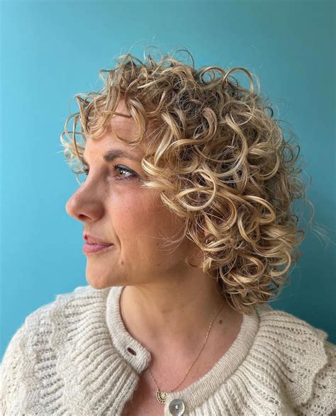 Why Choose a Curly Layered Bob