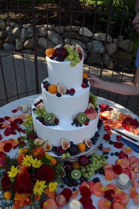 Why Fresh Fruits Are In as Wedding Cake Accessories