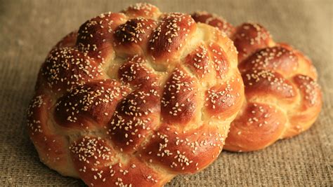 Why Is Challah Round For Rosh Hashanah? Discover the Symbolism Behind It