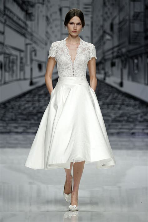Why concise marriage dresses are in vogue?