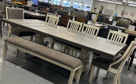 Willette Furniture Dining Table