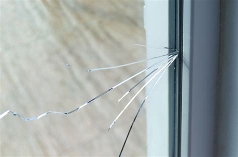 Window Repair Baltimore MD - cracked window