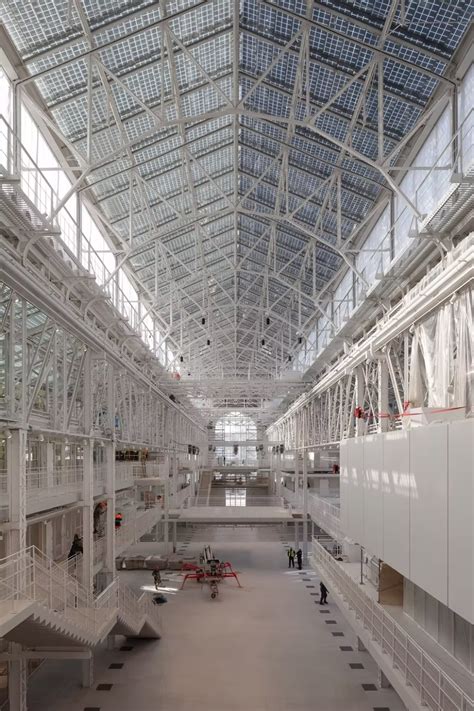 Windows 95 makes its debut