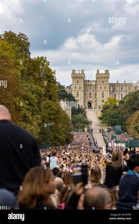 Windsor Castle Crowds