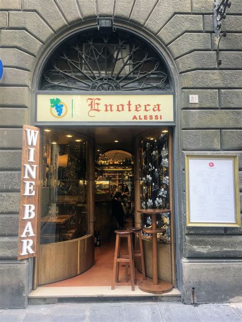 A traditional wine bar in the heart of Florence