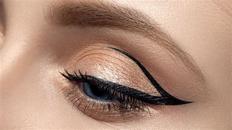 Winged eyeliner