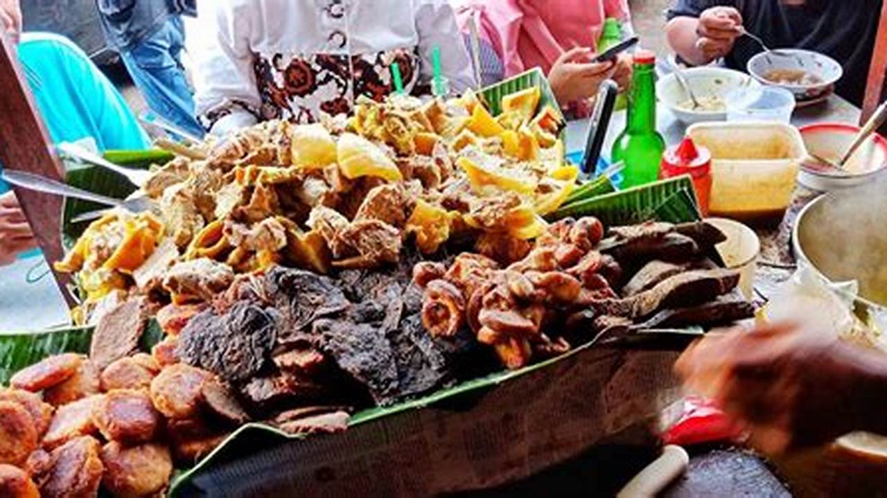 Wisata - Kuliner Malam Di Surya Kencana Bogor Menjadi Salah Satu Tujuan Wisata Kuliner Di Kota Bogor., Kuliner