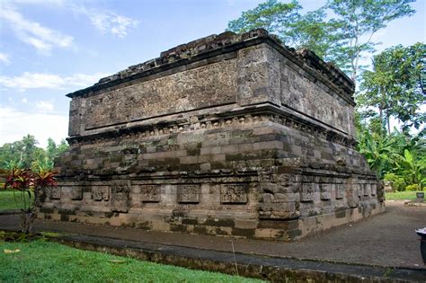 Wisata Candi Kediri