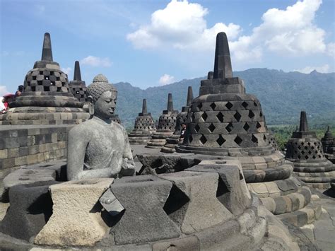 Wisata Sejarah di Candi Borobudur