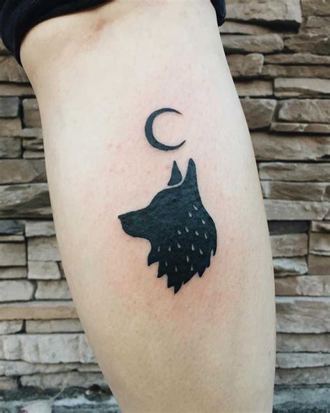 Pin by Linda Gaddy on Tattoos Wolf and moon tattoo, Wolf