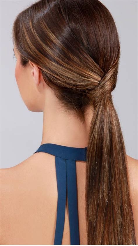 Woman's ponytail hairstyle during job search