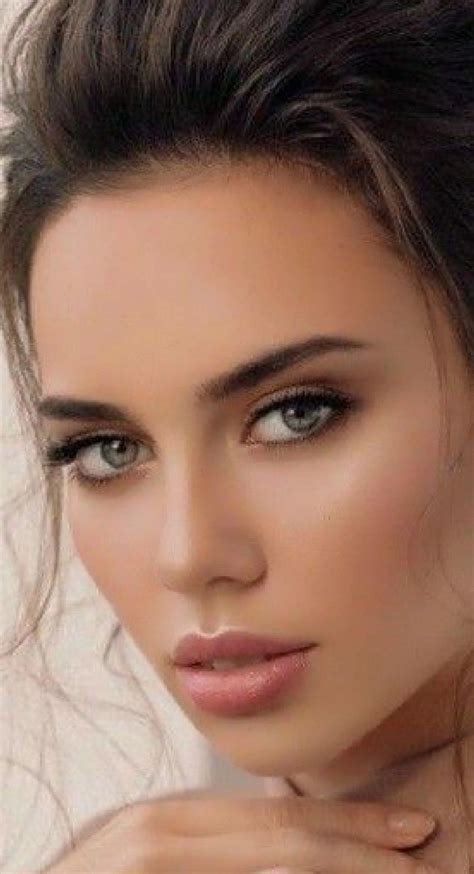 Glowing Goddess: Unveiling the Mesmerizing Beauty of a Woman with a Flawless Face