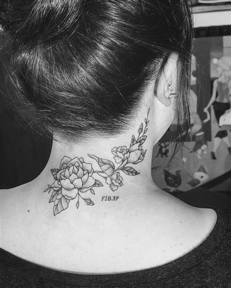 Womens Back Of Neck Tattoos