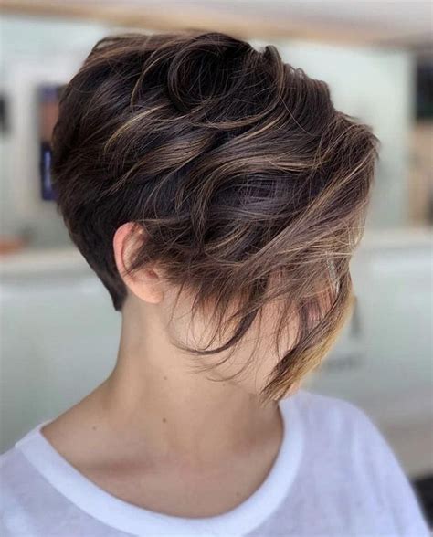 Womens Haircuts Short In Back Long In Front