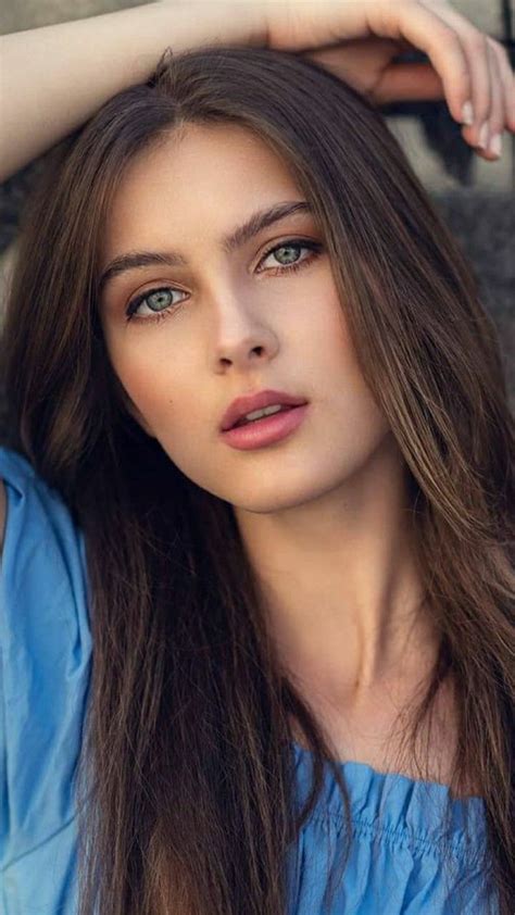 The Radiant Charm of World's Most Beautiful Girls: A Mesmerizing Journey Through Elegance and Grace!