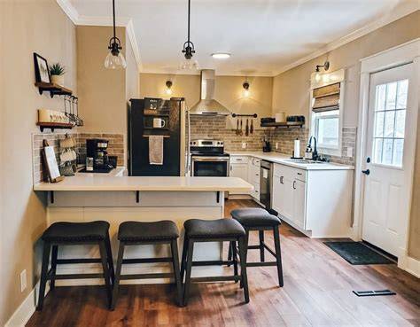 Flawless Flow: Embrace the Beauty of a Wrap Around Kitchen Peninsula for a Seamless Culinary Experience! - SEO title