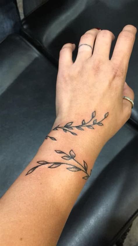 12 Stylish Vine Wrist Tattoos