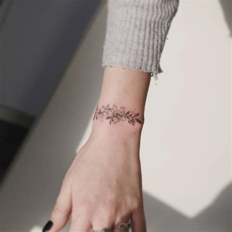 30+ Small Wrist Tattoos Tattoo Designs Design Trends