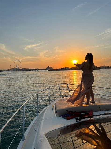Yacht Tour Sunset
