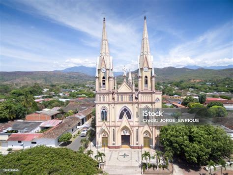 Yaguara Tour: A Reservoir Walk and Quesillo Cheese Adventure