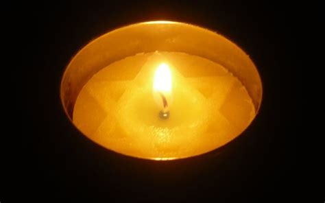Yom Hashoah Yellow Candle