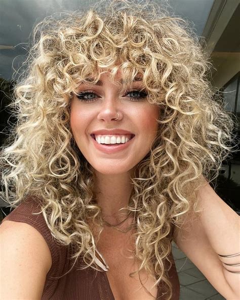 Your Daily Styling Routine for a Perfect Curly Fringe