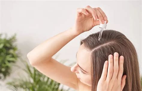 Your Step-by-Step Guide to Applying Olive Oil For Dandruff