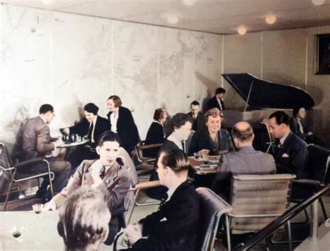 Zeppelin Museum Crowds